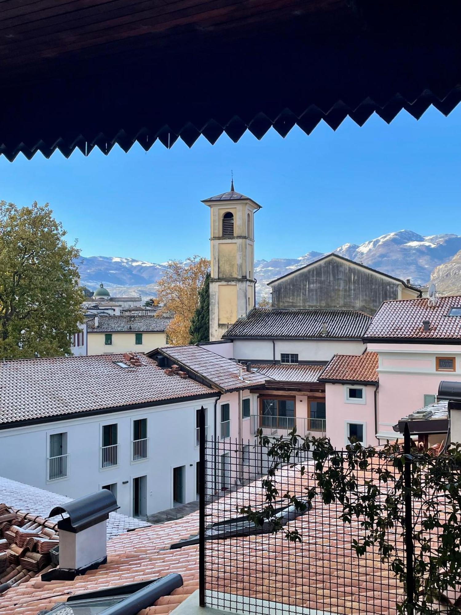 Appartamento Sui Tetti Del Centro Storico 로베레토 외부 사진